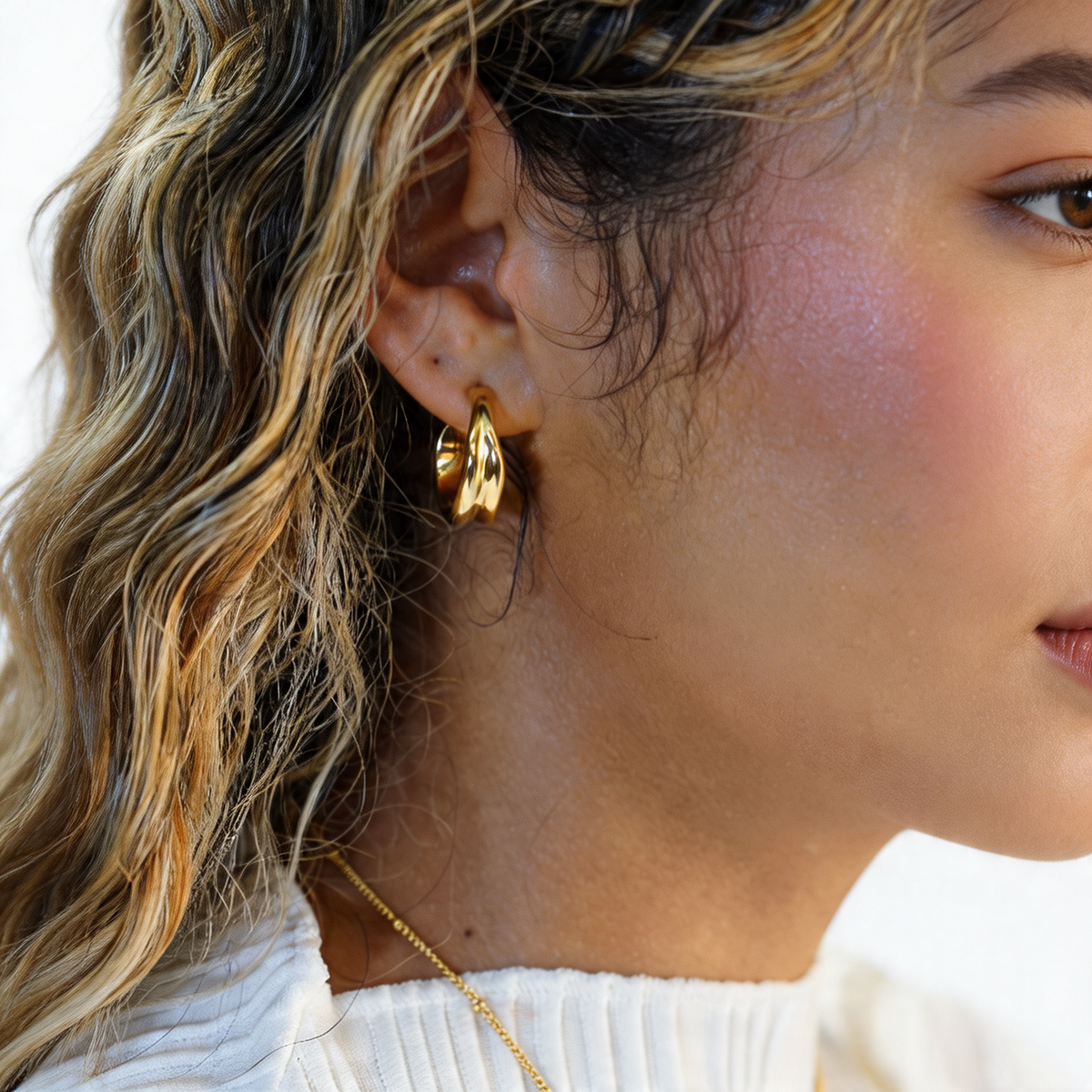 Cindy Hoop Earrings